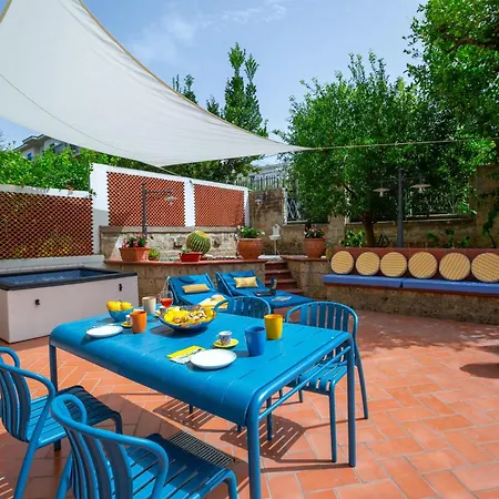 Estate4home - Blue Margar